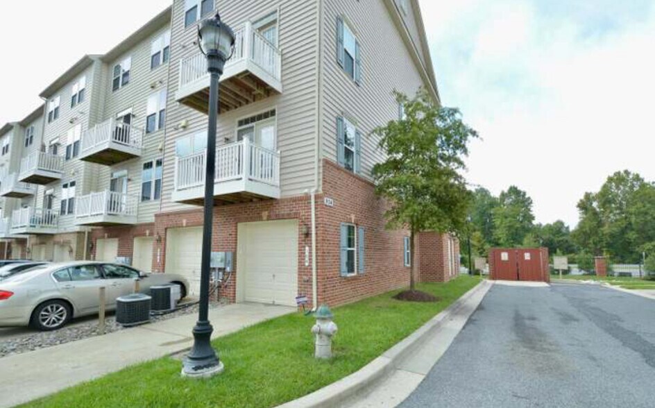 Building Photo - 904 Hall Station Dr