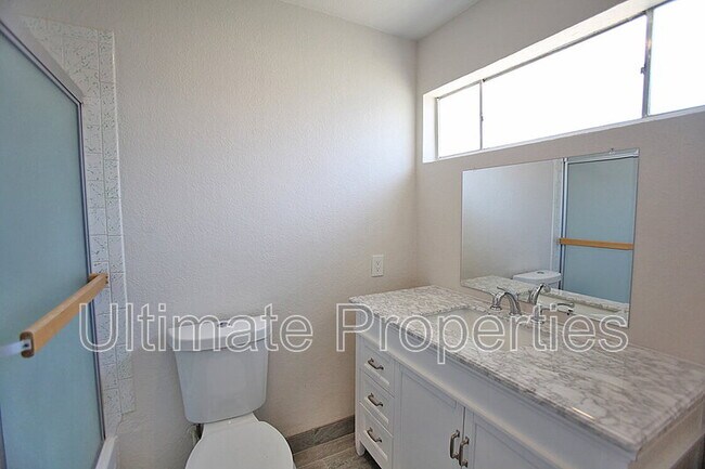 Building Photo - 4129 E Bluefield Ave