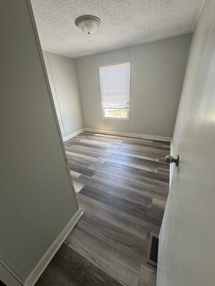 Building Photo - 2552 Smith Ave