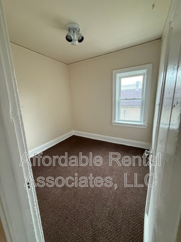 Building Photo - 1020 W National Ave