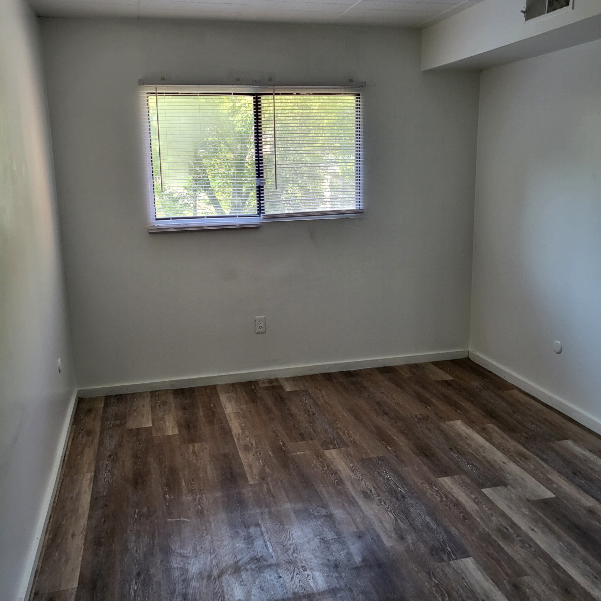 Building Photo - Pebble Creek