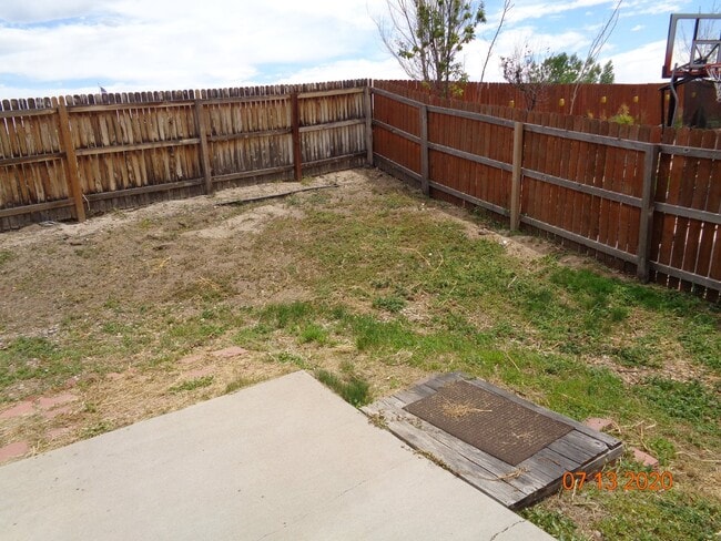 Building Photo - Great location close to shopping, gyms and entertainment.