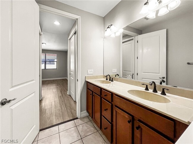 Building Photo - 9452 Montebello Way