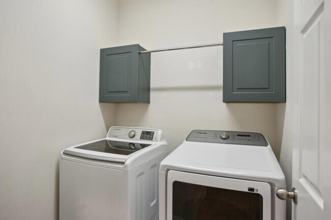 Building Photo - 346 Ardmore Ct NW