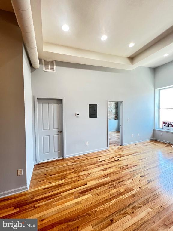 Building Photo - 416 N Howard St