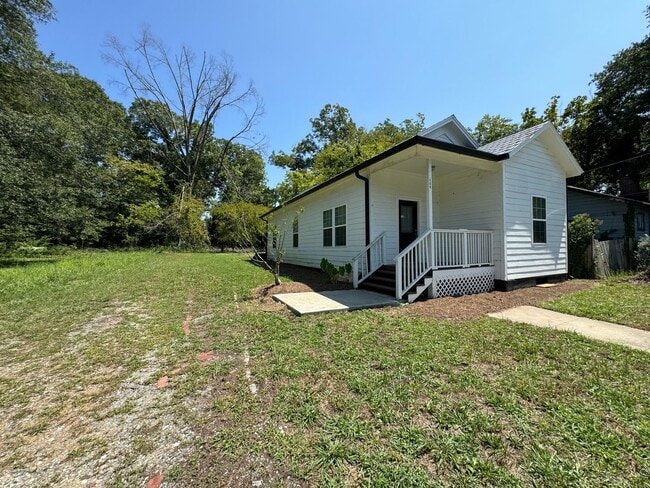 Building Photo - Renovated 3/1 House in South Rome- $1,095