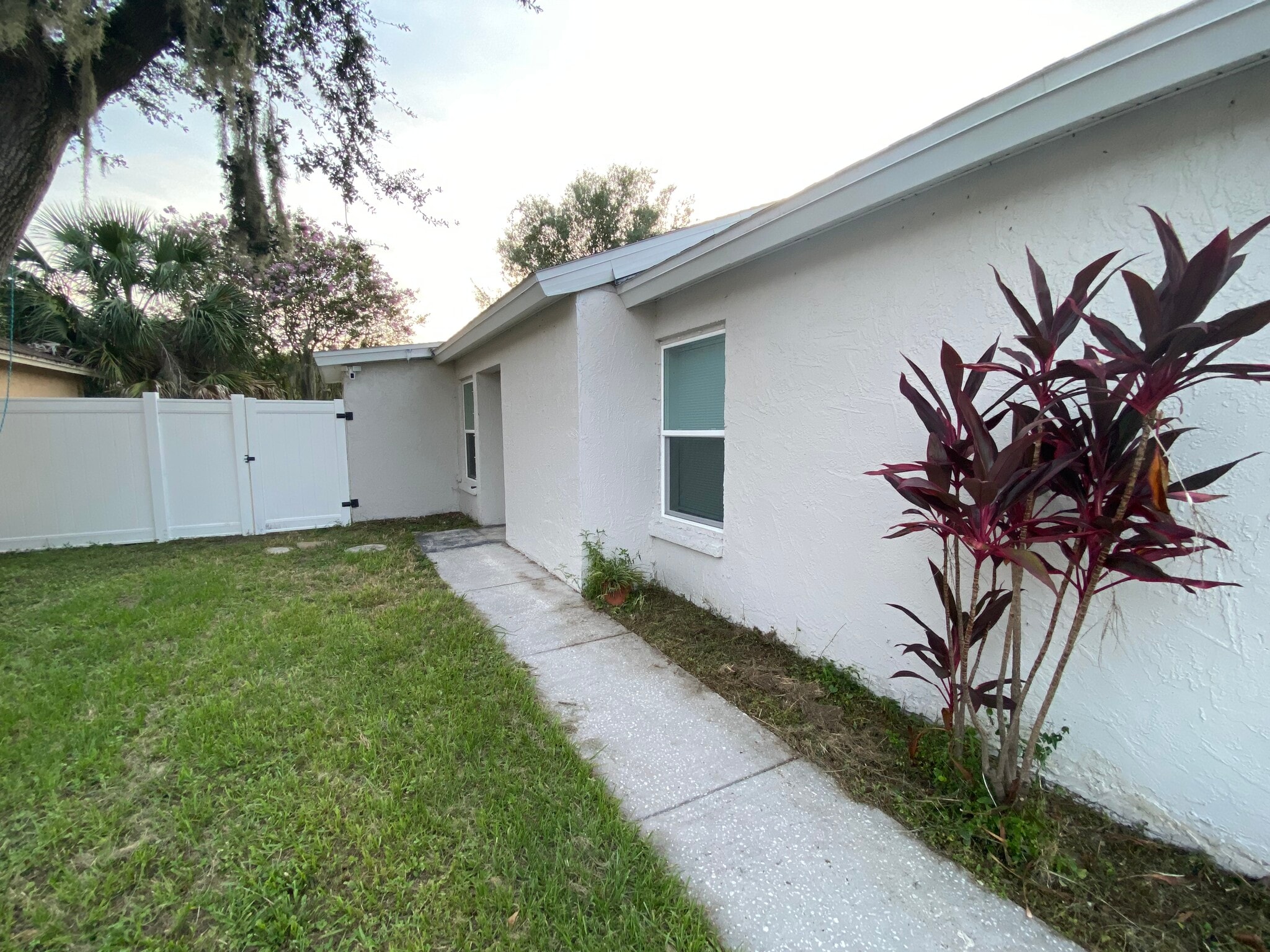 Building Photo - 2032 Gregory Dr