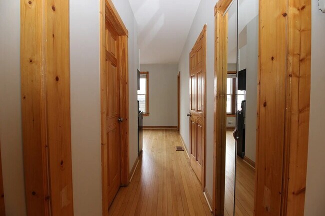 Building Photo - Spacious 3-Bedroom, 2-Bathroom Duplex in Avondale
