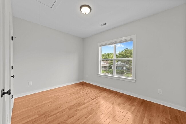 Building Photo - Modern 3 Bedroom home inside Downtown Raleigh, Fenced-in Backyard, Updated Kitchen, Pet Friendly!