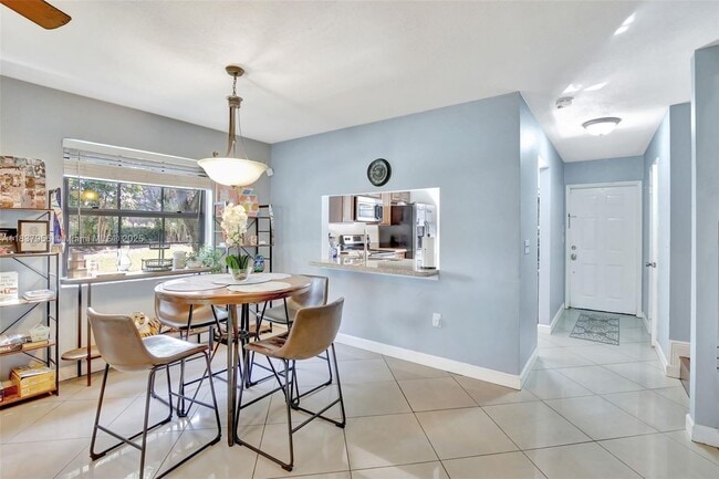 Building Photo - 484 Westree Ln