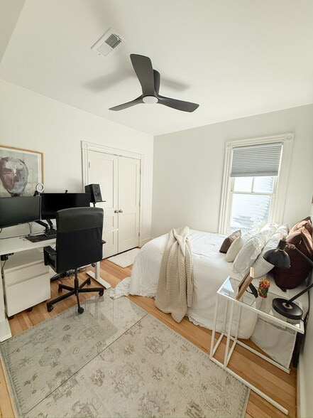 Building Photo - 9 Edison Grn