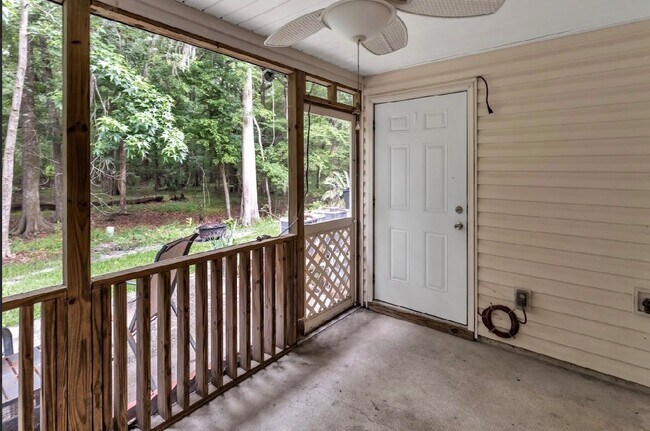 Building Photo - 203 Twin Tree Dr