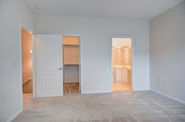 Building Photo - FOR RENT - VIRGINIA BEACH