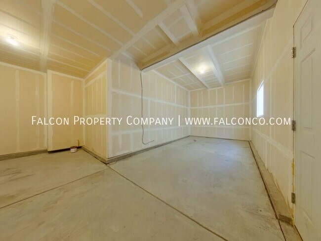 Building Photo - 6224 Saddlebred Way
