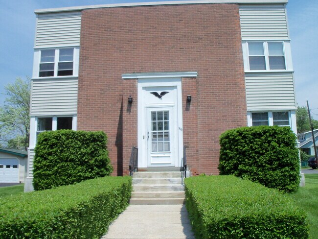 Primary Photo - 999 Washington Ave