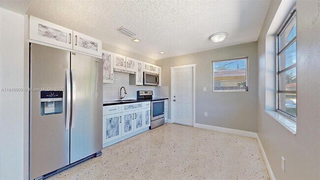 Building Photo - 3170 SW 25th Ter