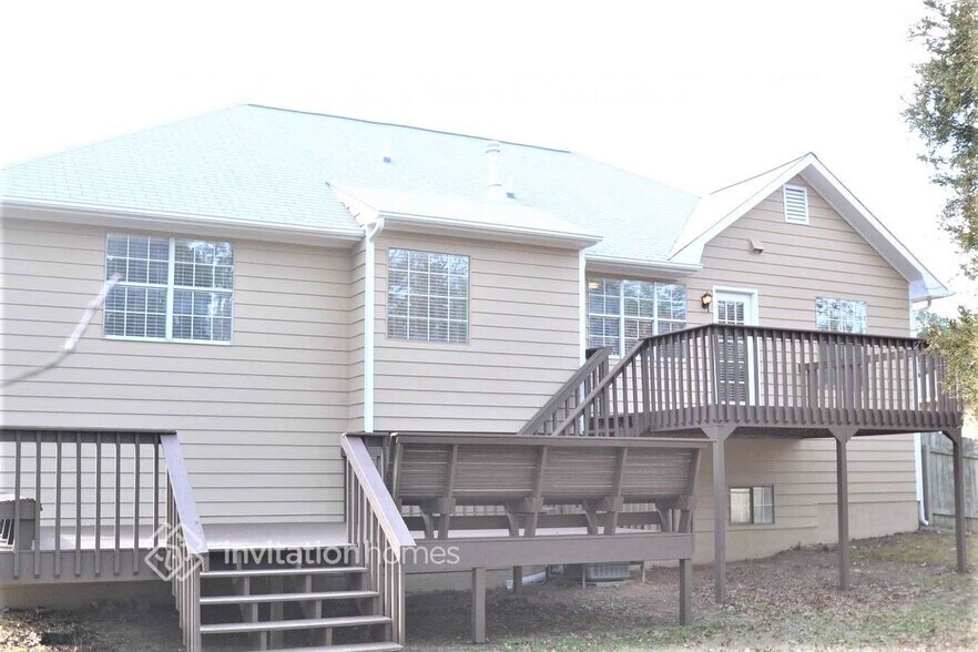 Building Photo - 802 Grindstone Pl SW