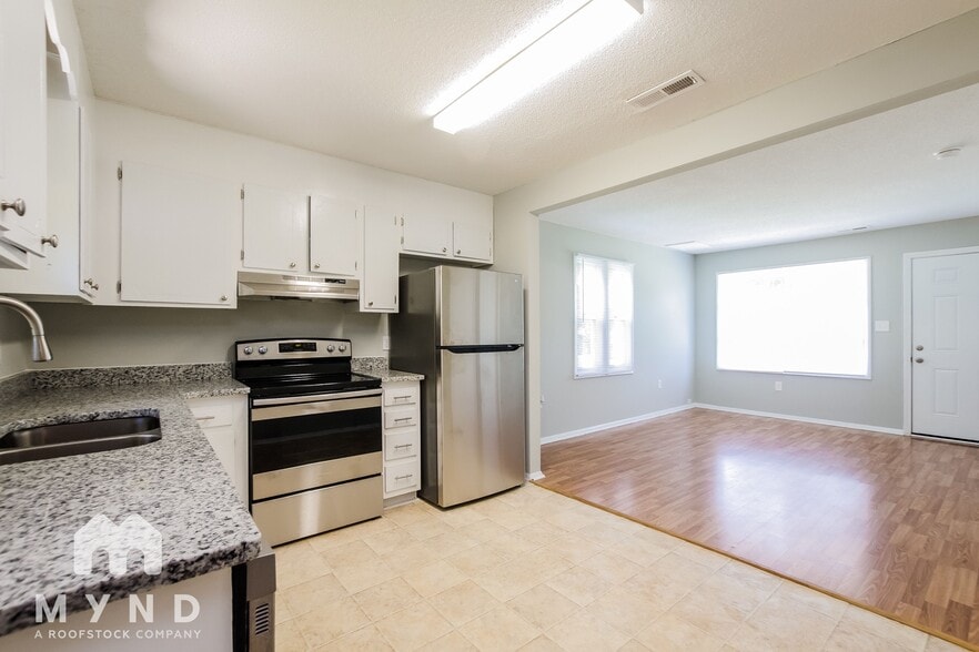 Building Photo - 8401 Clear Meadow Ln