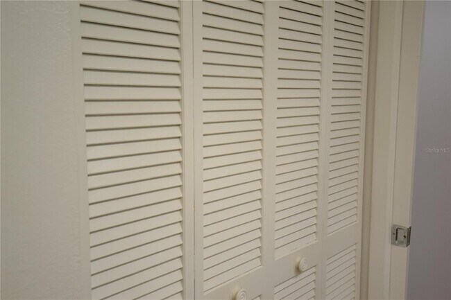 Building Photo - 209 Woodlake Wynde