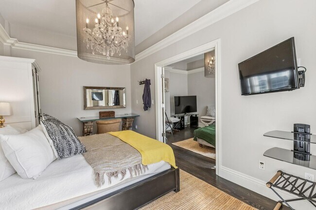 Building Photo - 690 Sutter St