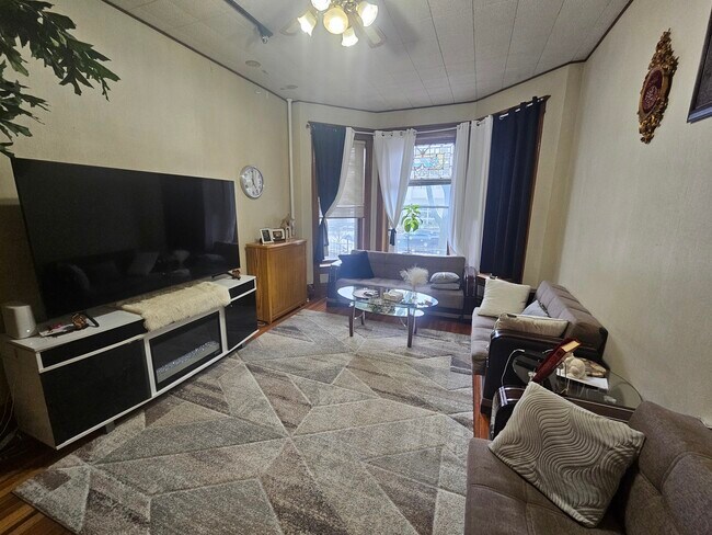 Building Photo - 1132 W Wrightwood Ave