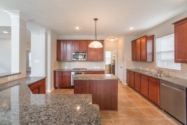 Building Photo - 9402 Empress Crossing Dr