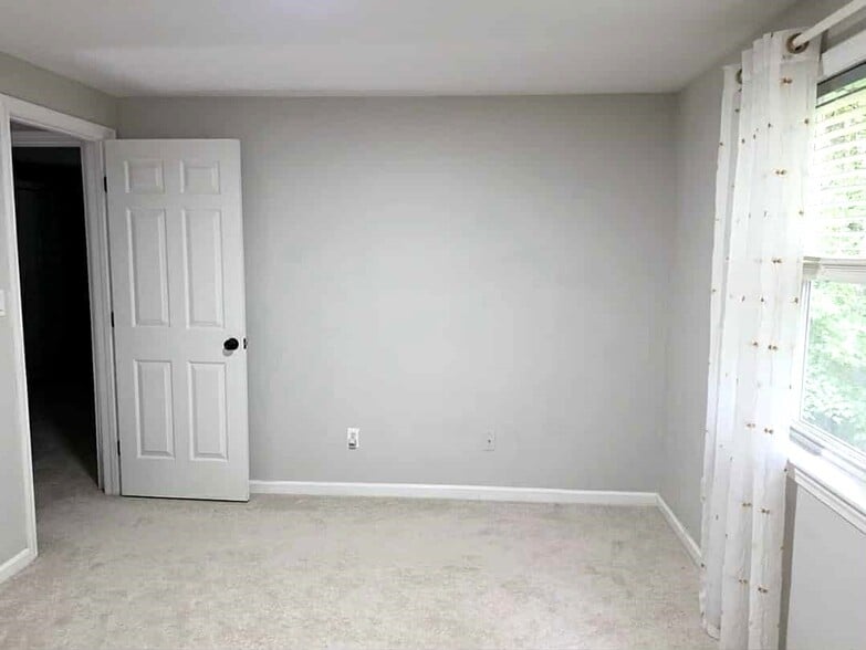 Building Photo - 68 Gatsby Dr