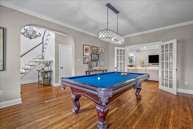 Building Photo - Beautifully Renovated 4 Bedroom 2.5 Bathroom Colonial