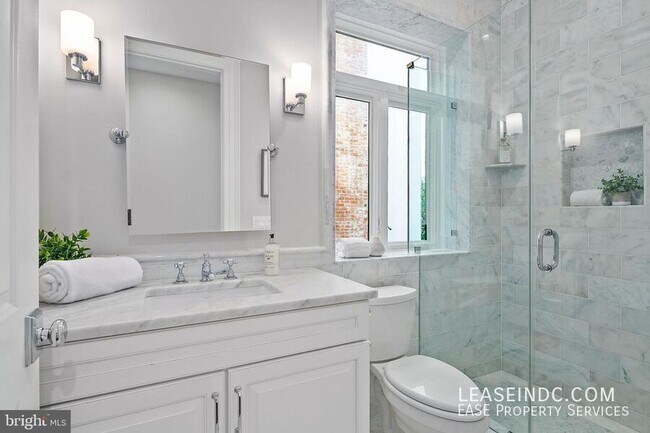 Building Photo - 1330 Vermont Ave NW