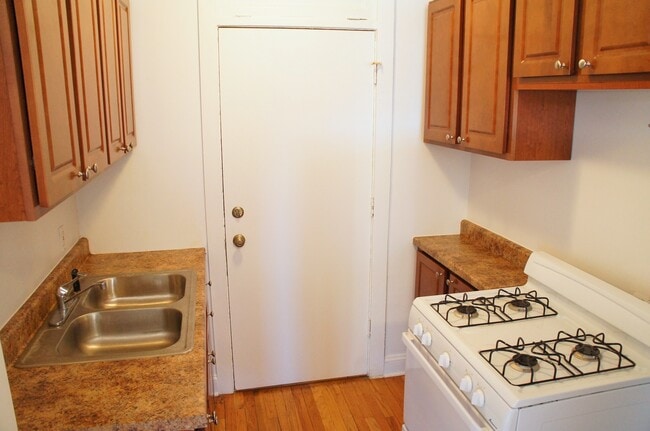 Building Photo - 2647 N Spaulding Ave