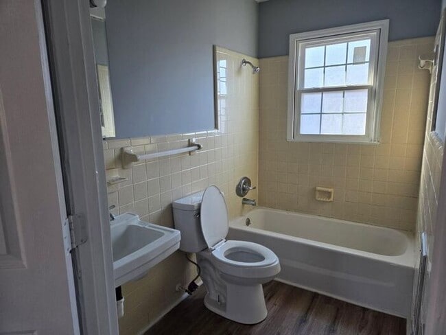 Building Photo - 1-Month Free Summer Special - Great 2-bedroom townhome close to downtown Lexington, NC