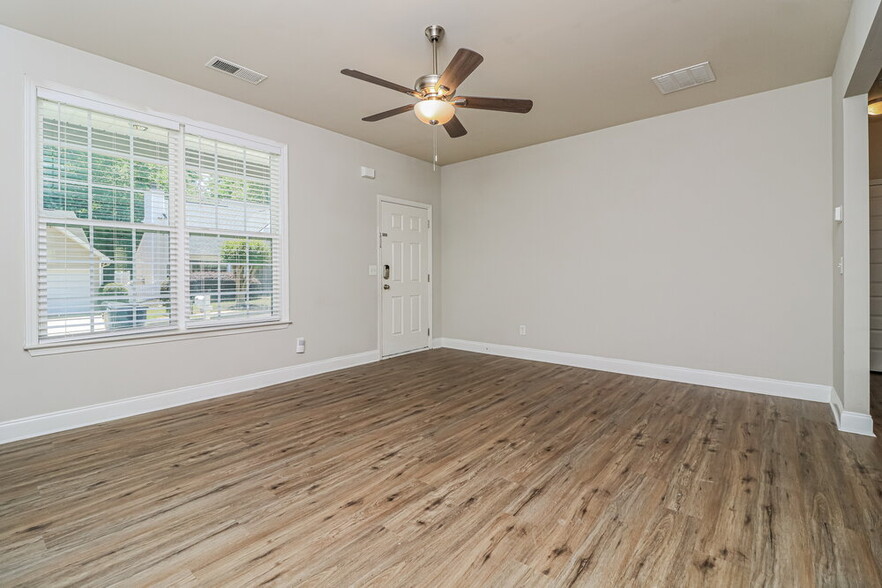 Building Photo - 77 Rosemont Ct