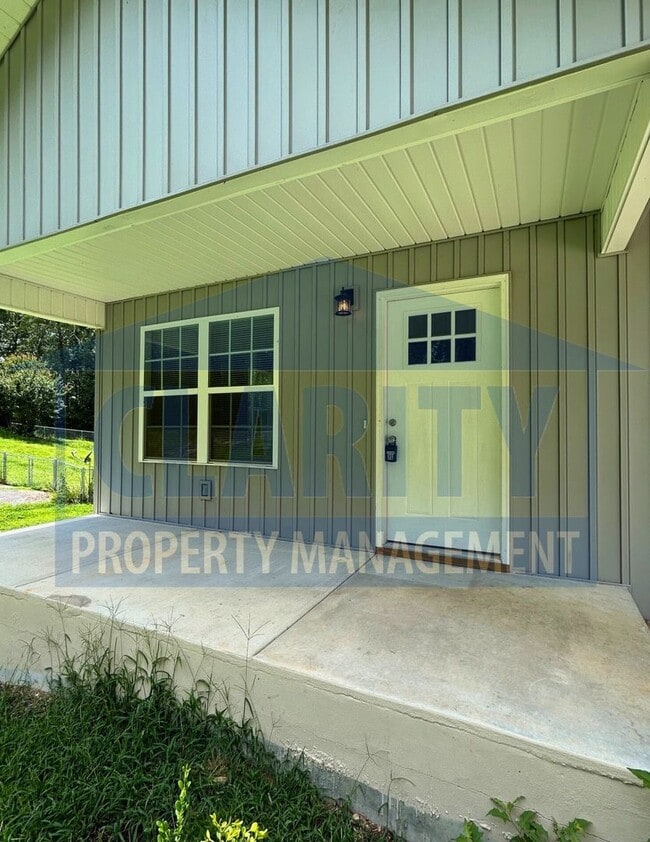 Building Photo - Newly constructed House w/ 3 Bedrooms!