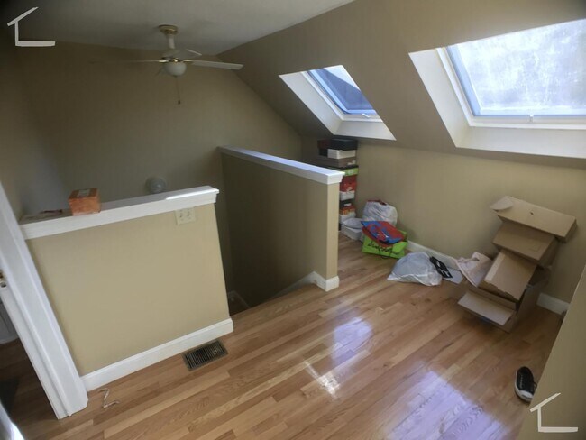 Building Photo - 9/1  3BR/2BA townhouse near Green Line, BU, Berklee