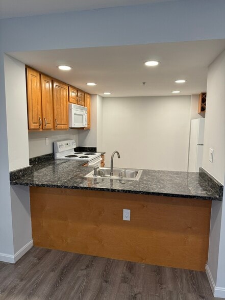 Building Photo - 24 Queensberry St