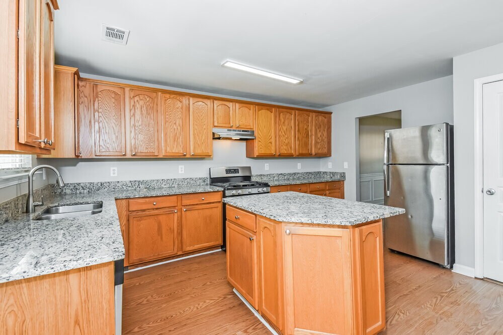 Building Photo - 147 Hidden Lake Cir