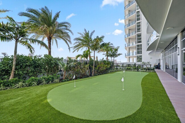 Building Photo - 220 Lake Shore Dr