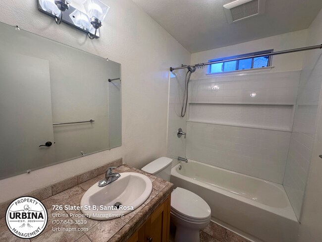 Building Photo - Updated Two Bedroom Ground Floor Apartment in Prime Santa Rosa Location