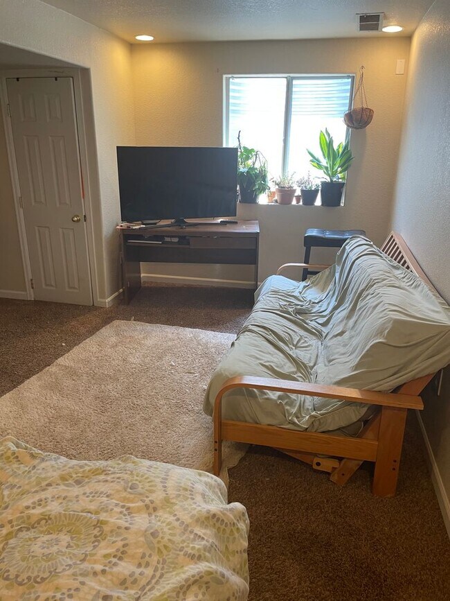 Building Photo - Beautiful 3 Bed, 3 1/2 Bath Townhome in Northwest Fort Collins!