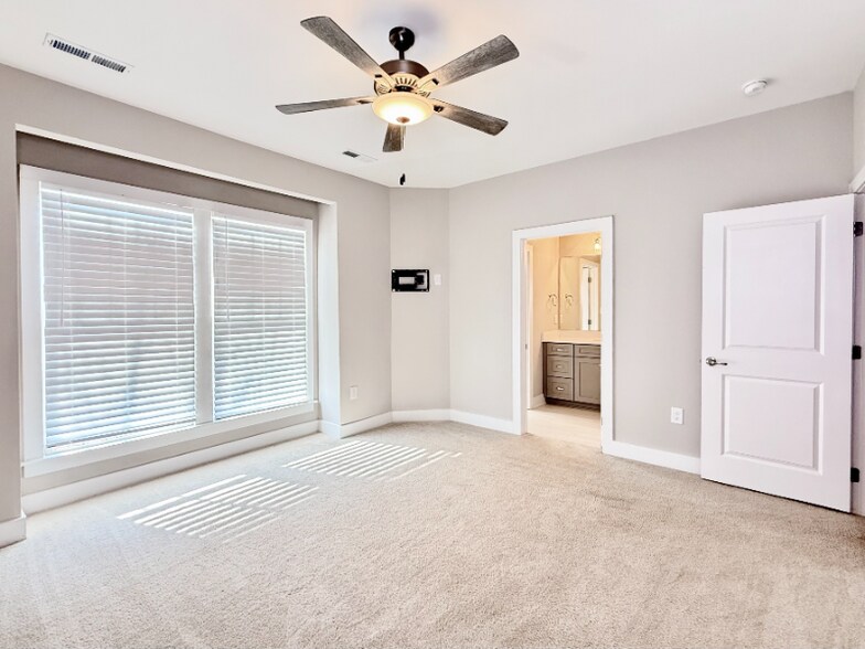 Building Photo - 190 Kearny St