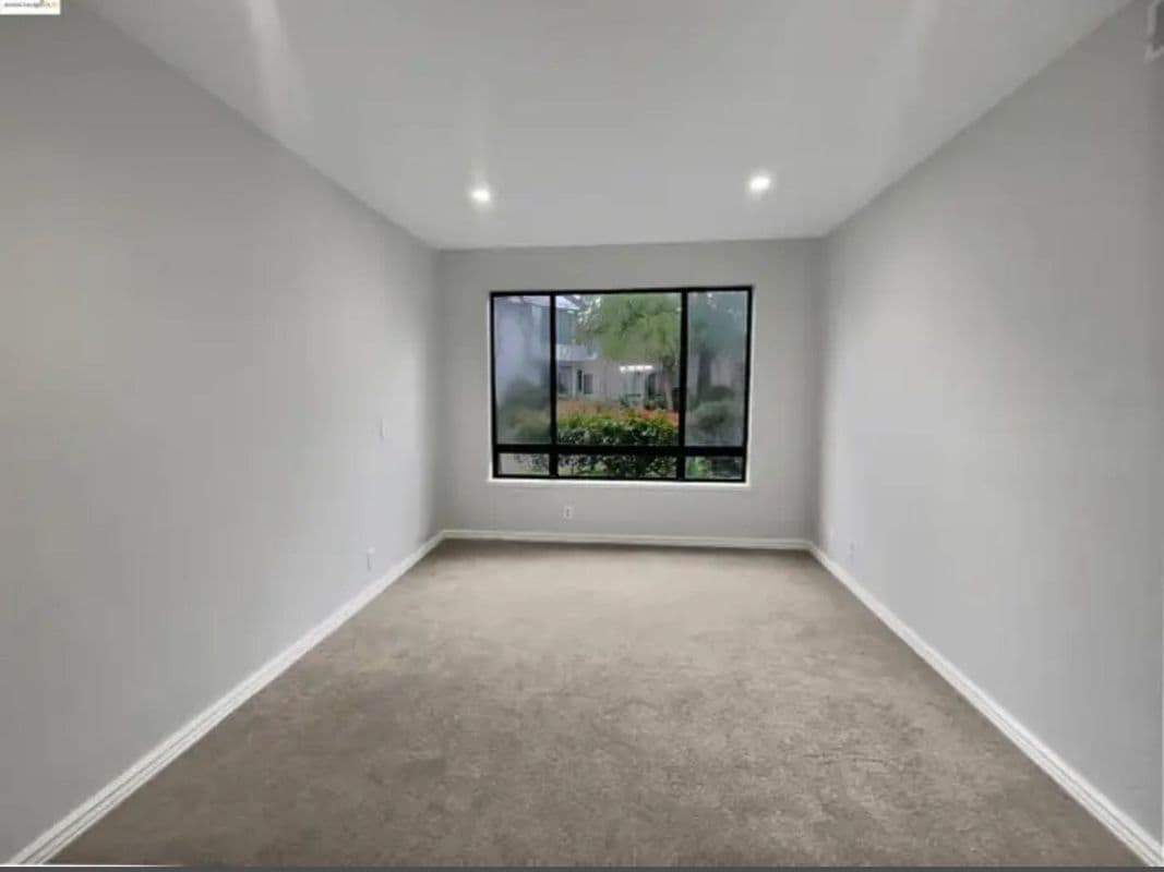 Building Photo - 39965 Parada St