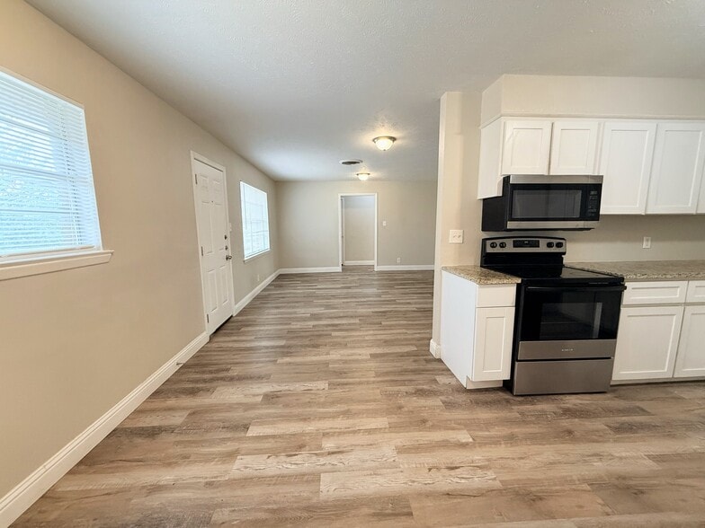 Building Photo - 4075 Old Bonham Rd