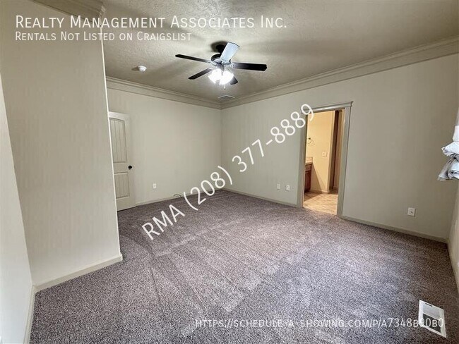 Building Photo - 2530 E Satterfield St