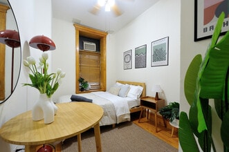 Building Photo - 422 W 56th St