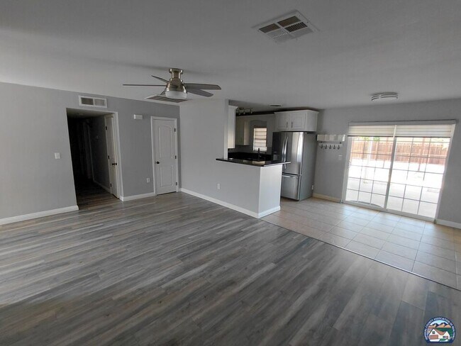 Building Photo - 1190 Ocotillo Dr