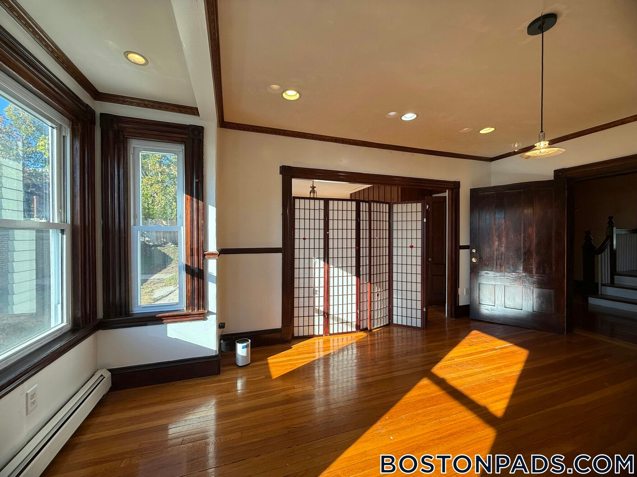 Building Photo - 547 Talbot Ave