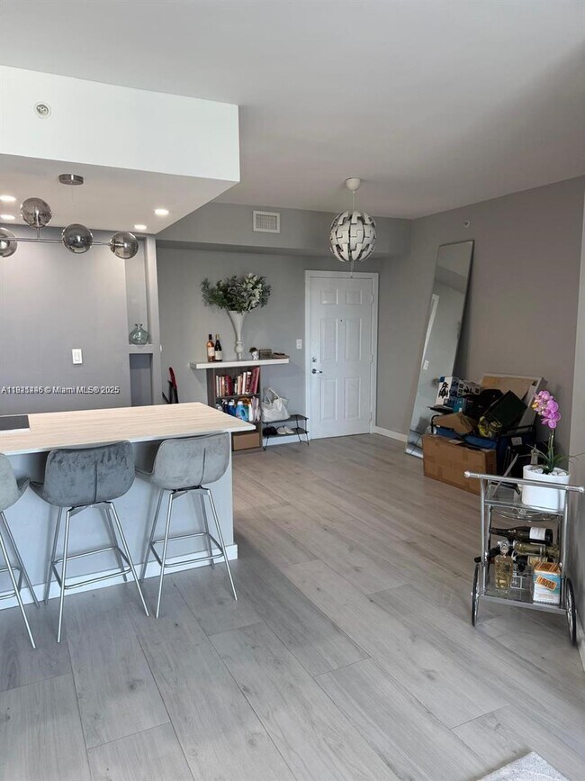 Building Photo - 275 NE 18th St