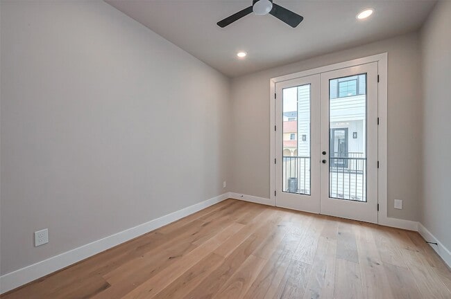 Building Photo - 1222 W 24th St