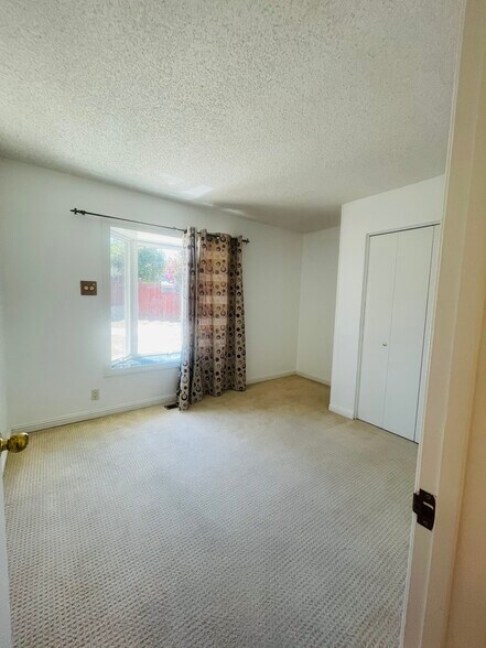 Building Photo - 1150 Stafford Dr