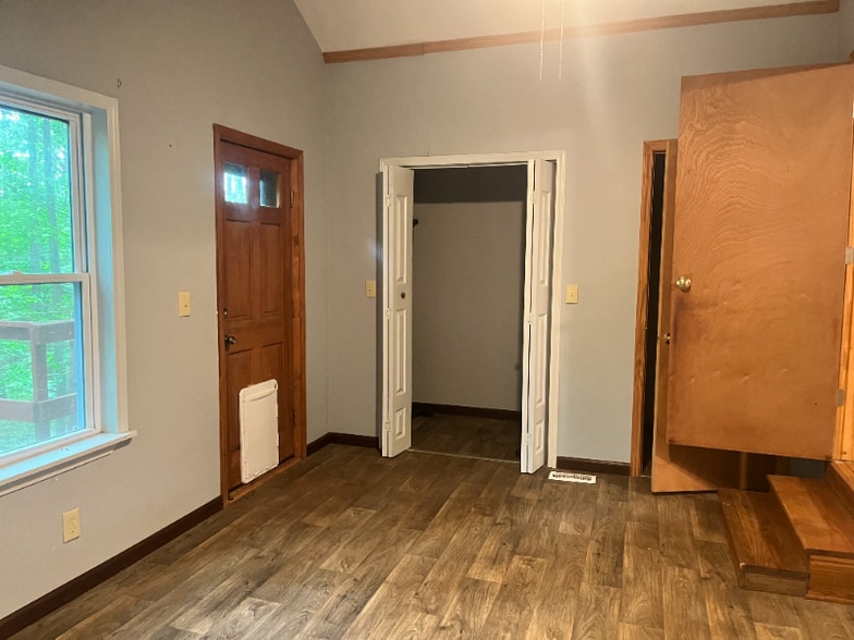 Building Photo - 2105 Bardowl Ln